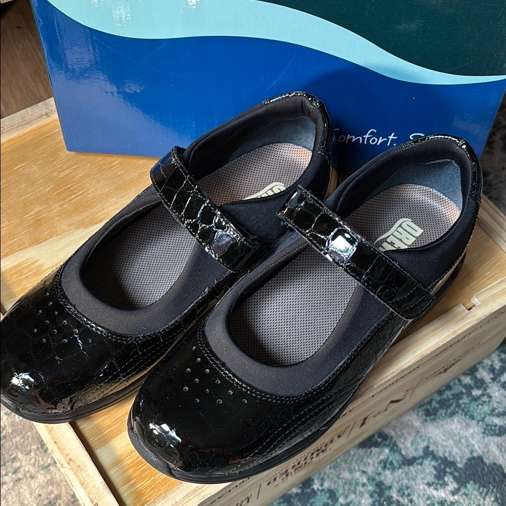Rose By Drew black croc Mary Jane medium width great for orthotics NEW
